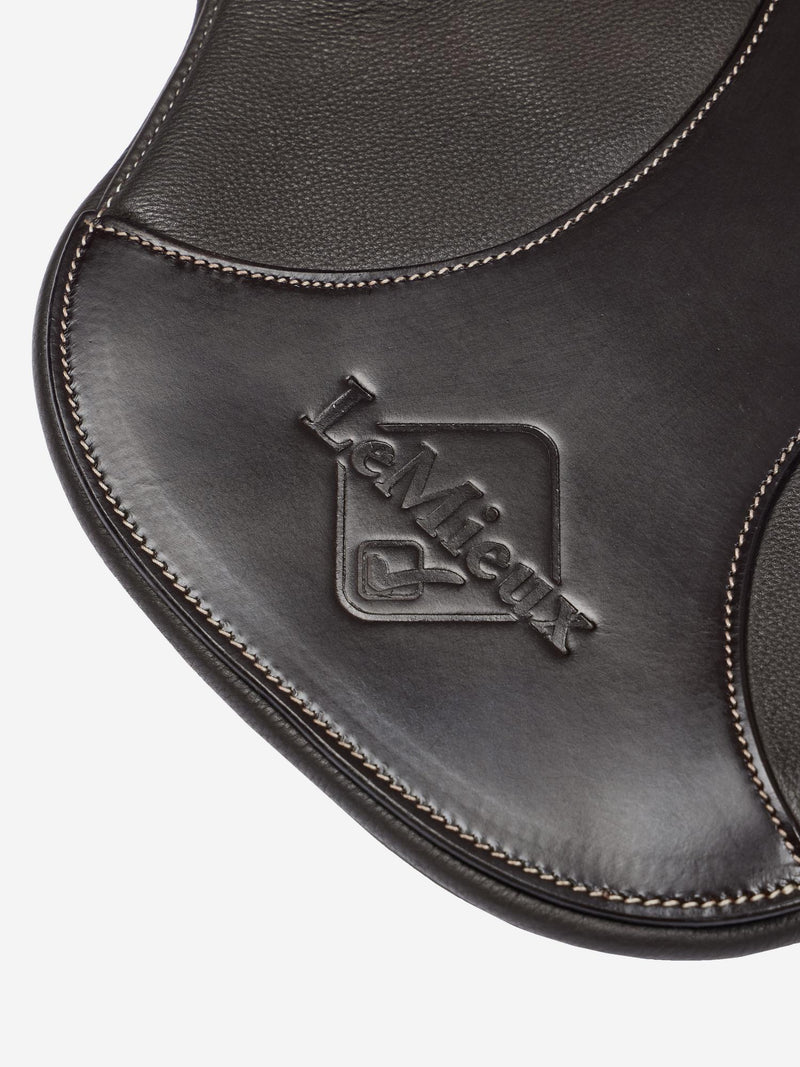 Indlæs billede i Gallery Viewer, Arika Contoured Short Stud Girth Brown
