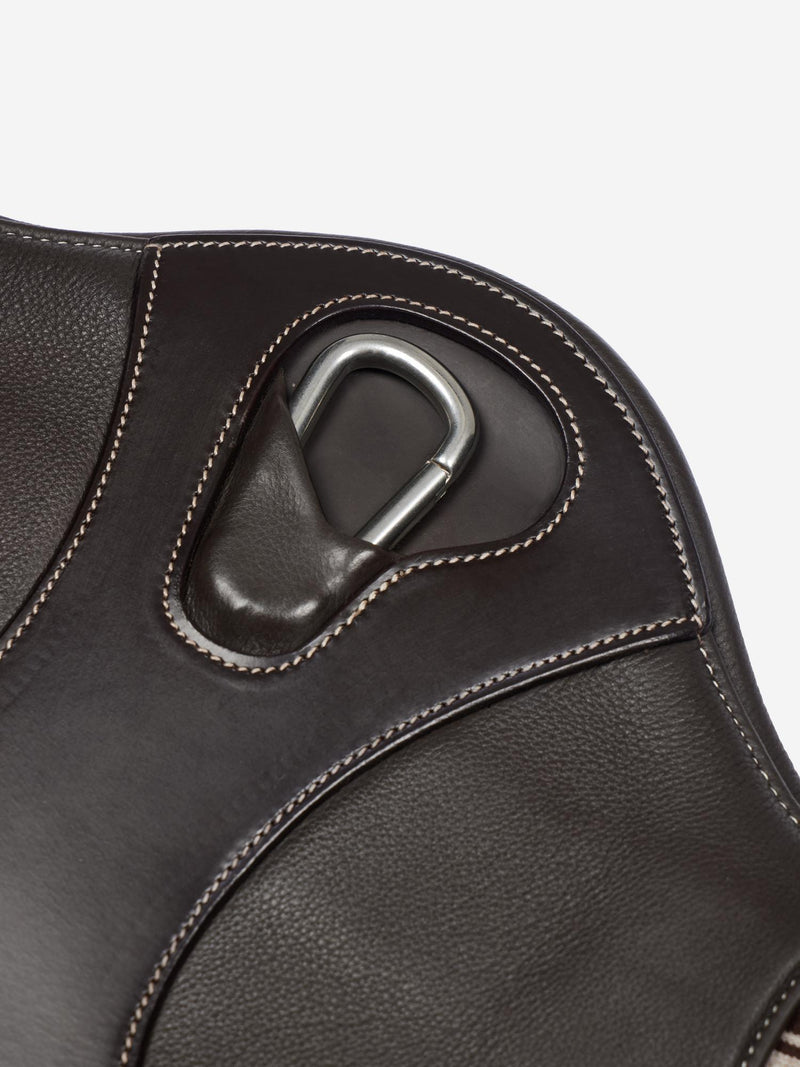 Indlæs billede i Gallery Viewer, Arika Contoured Short Stud Girth Brown

