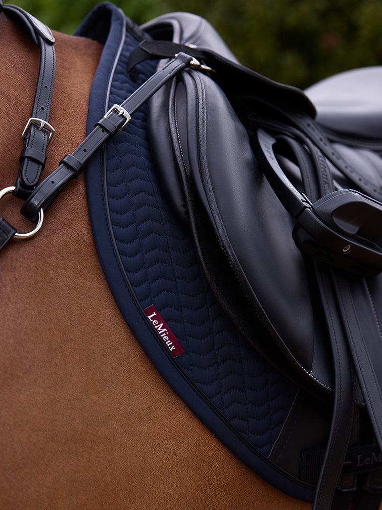 Indlæs billede i Gallery Viewer, SS25 Essence Eurojump Square Navy
