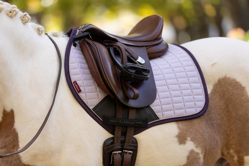 Indlæs billede i Gallery Viewer, AW25 LM Mini Suede Close Contact Square Lilac
