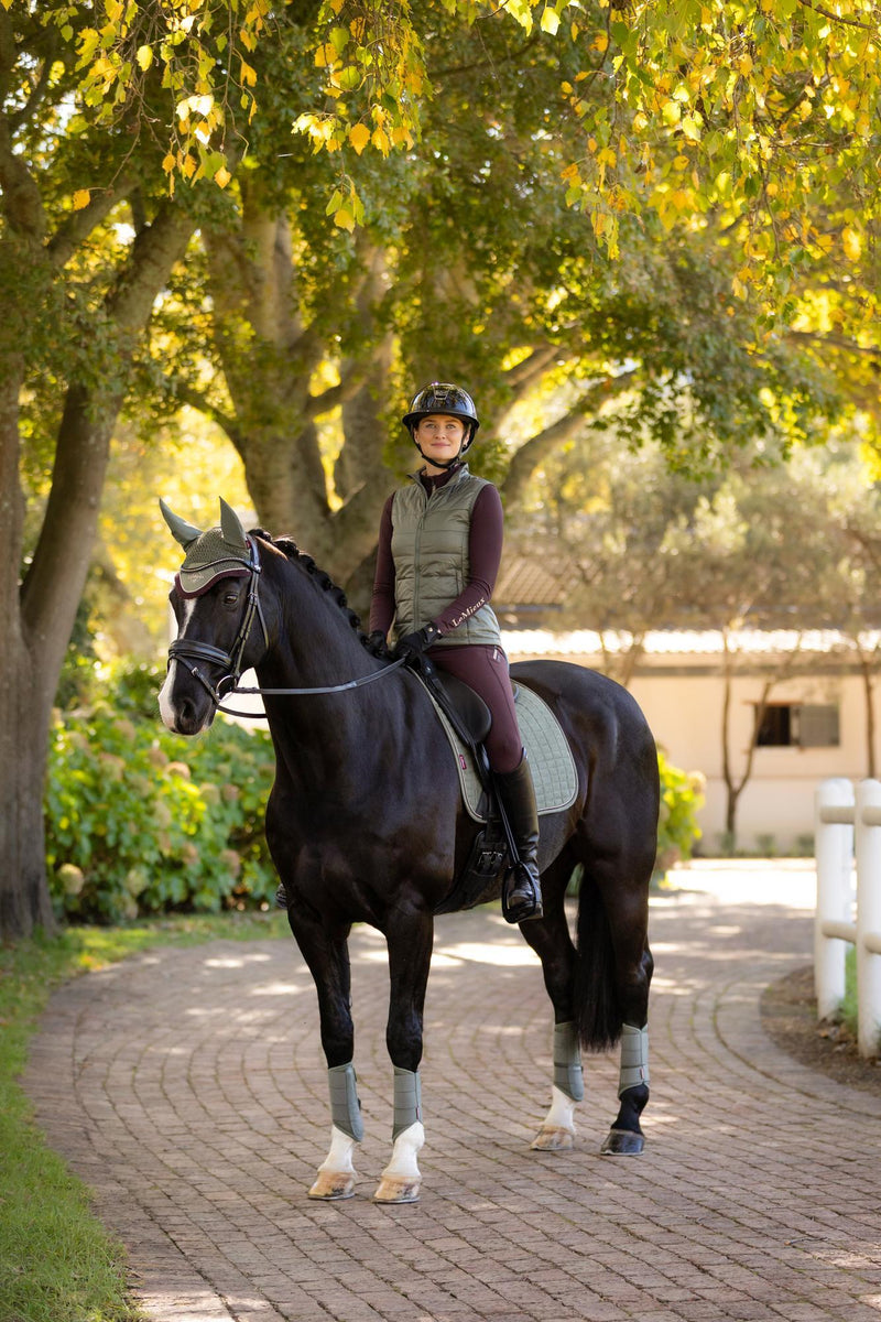 Indlæs billede i Gallery Viewer, AW25 LM Suede Dressage Square Rosemary
