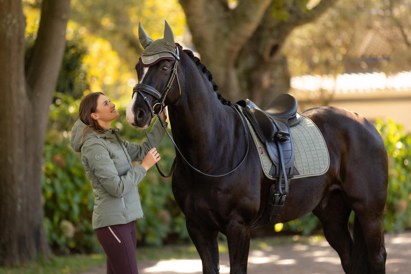 Indlæs billede i Gallery Viewer, AW25 LM Suede Dressage Square Rosemary
