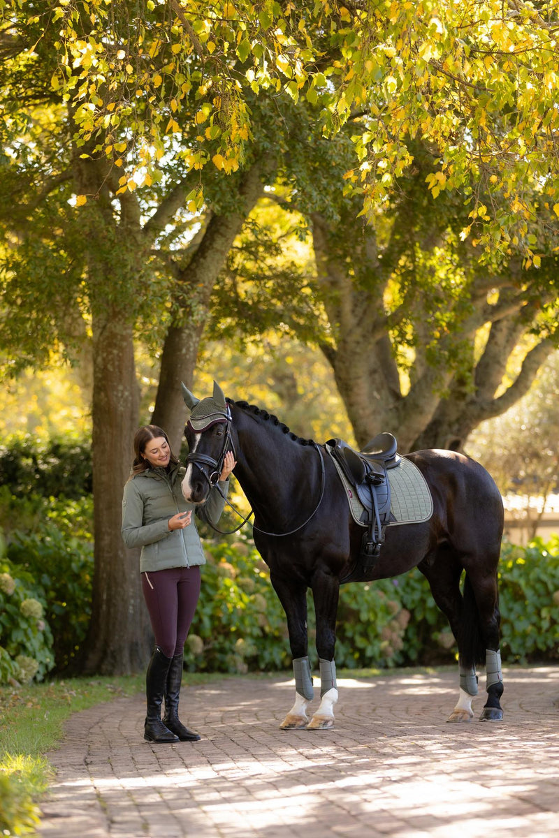 Indlæs billede i Gallery Viewer, AW25 LM Suede Dressage Square Rosemary
