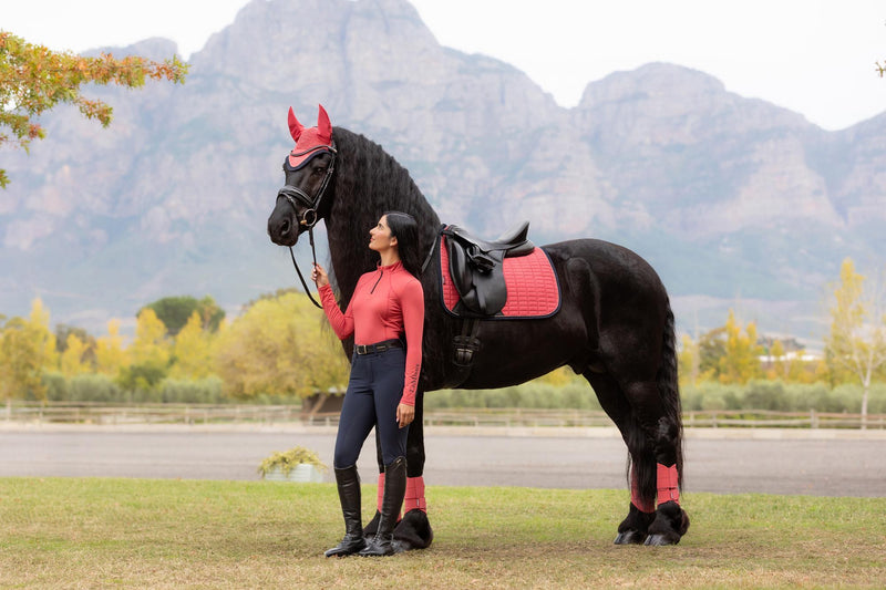 Indlæs billede i Gallery Viewer, AW25 LM Suede Dressage Square Cranberry
