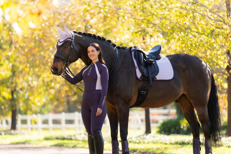 Indlæs billede i Gallery Viewer, AW25 LM Suede Dressage Square Lilac
