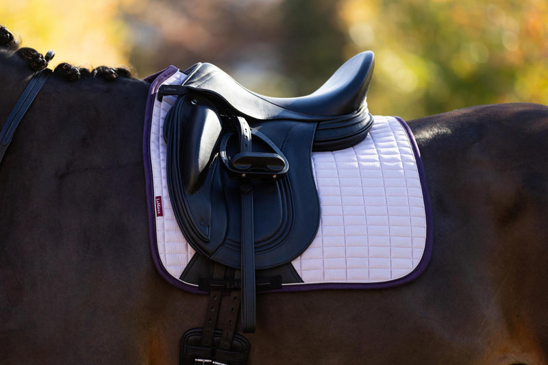 Indlæs billede i Gallery Viewer, AW25 LM Suede Dressage Square Lilac
