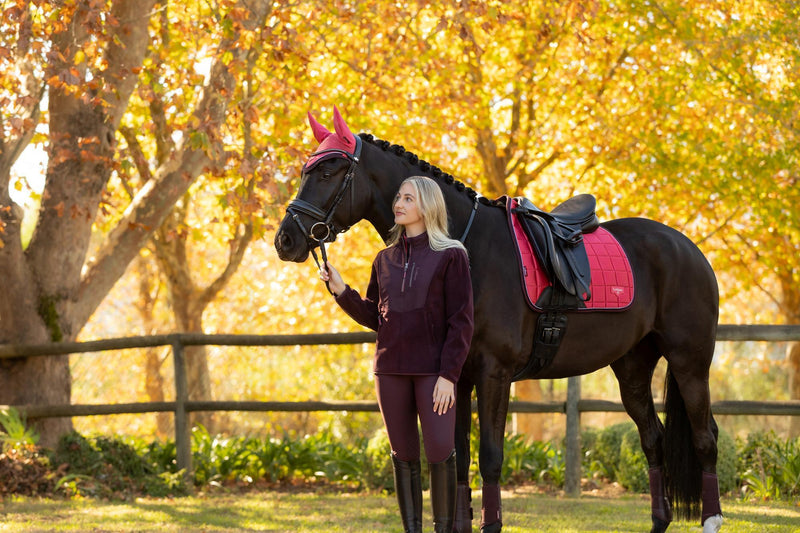 Indlæs billede i Gallery Viewer, AW25 LM Loire Classic Dressage Square Cranberry
