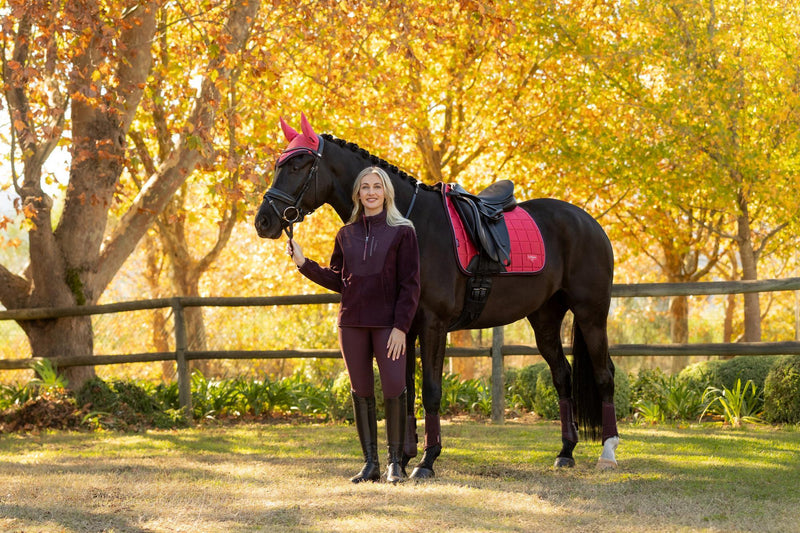 Indlæs billede i Gallery Viewer, AW25 LM Loire Classic Dressage Square Cranberry
