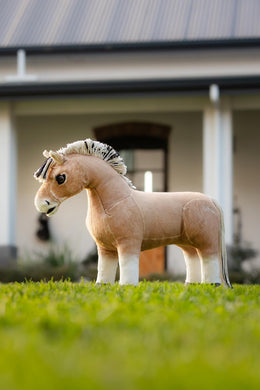 AW25 LM Toy Pony Oskar
