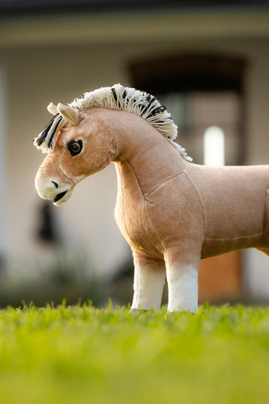 AW25 LM Toy Pony Oskar