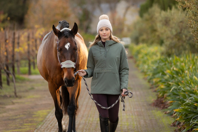 Indlæs billede i Gallery Viewer, AW25 LM Phoebe Half Zip Waterproof Anorak Rosemary
