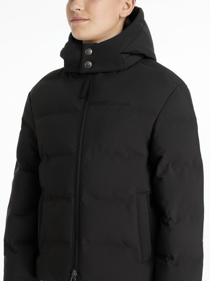 Indlæs billede i Gallery Viewer, AW25 LM Young Rider Daisy Waterproof Coat Black
