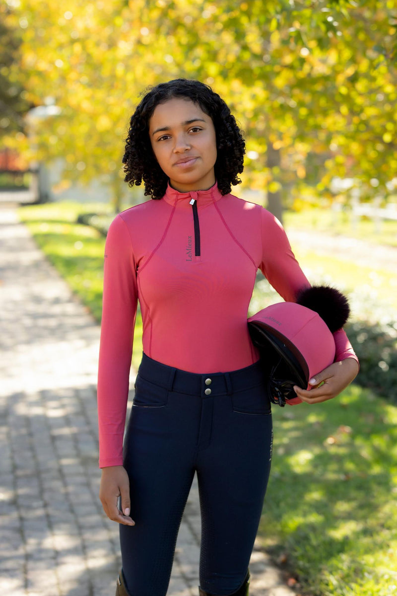 Indlæs billede i Gallery Viewer, AW25 LM Young Rider Classique Base Layer Cranberry
