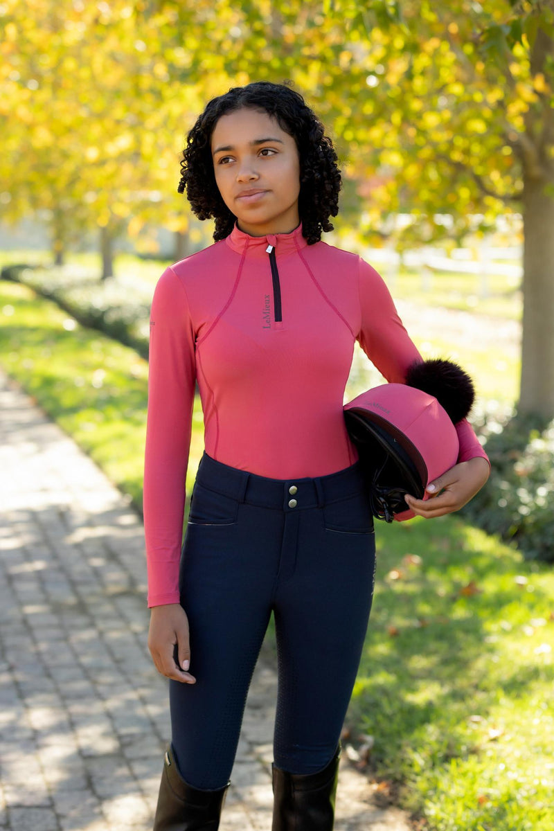 Indlæs billede i Gallery Viewer, AW25 LM Young Rider Classique Base Layer Cranberry
