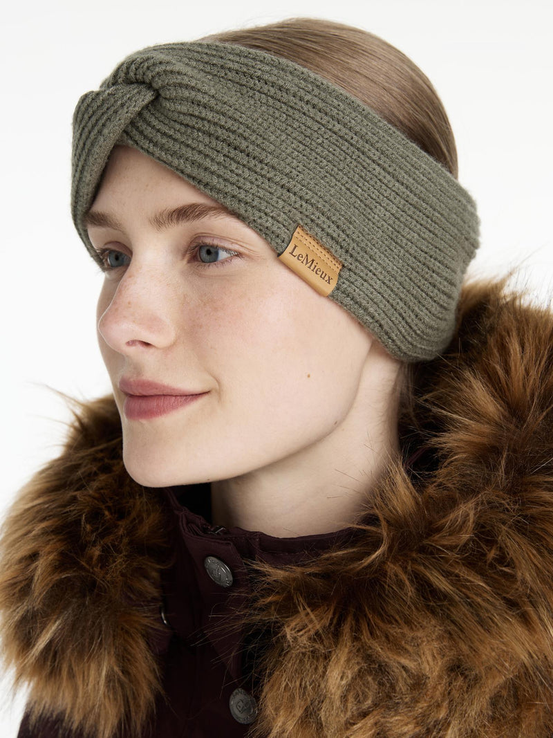 Indlæs billede i Gallery Viewer, AW25 LM Clara Rib Knot Headband Rosemary

