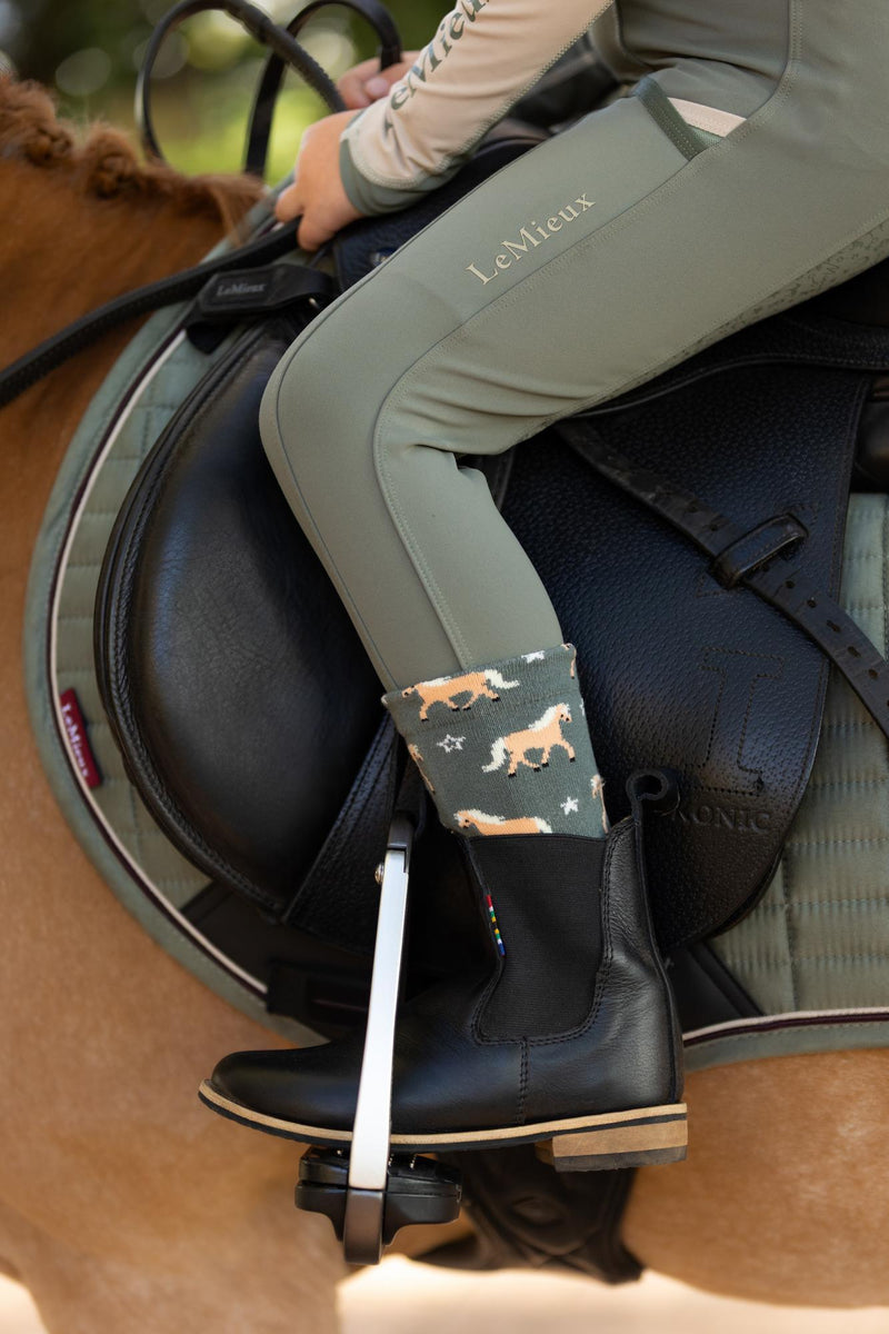 Indlæs billede i Gallery Viewer, AW25 LM Mini Pull Ons Rosemary
