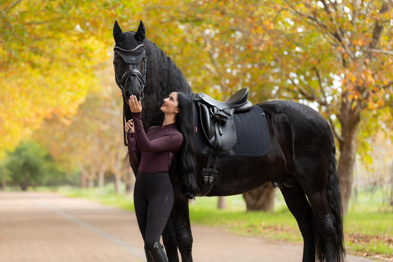 Indlæs billede i Gallery Viewer, AW25 LM Essence Dressage Square Black
