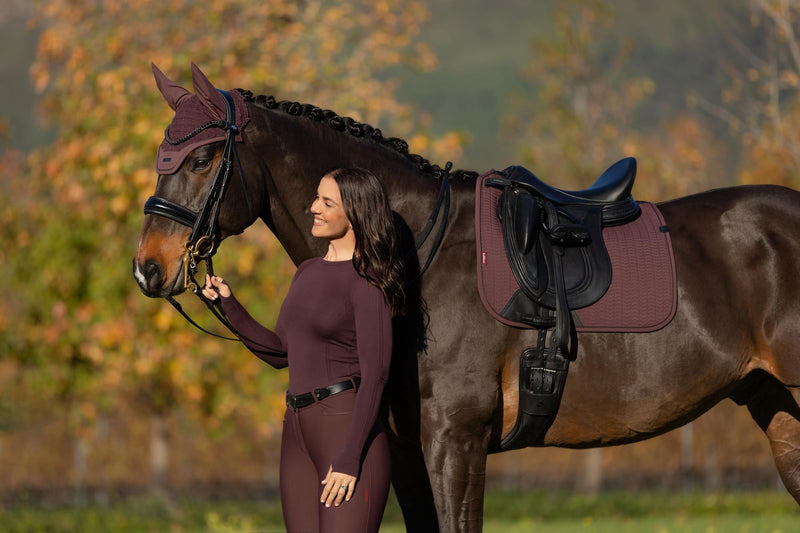 Indlæs billede i Gallery Viewer, AW25 LM Essence Dressage Square Damson
