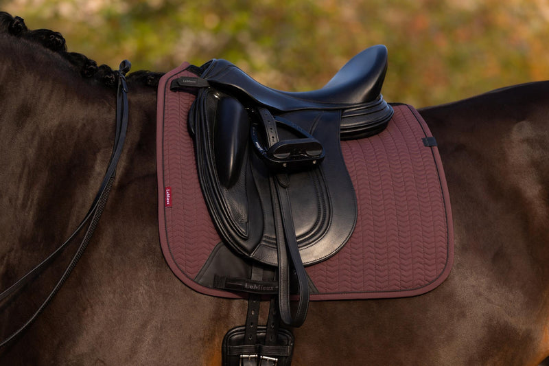 Indlæs billede i Gallery Viewer, AW25 LM Essence Dressage Square Damson
