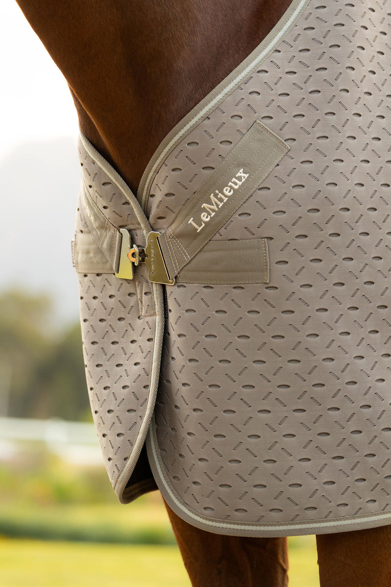 Indlæs billede i Gallery Viewer, SS26 Kudos 3D Mesh Travel Rug Pecan
