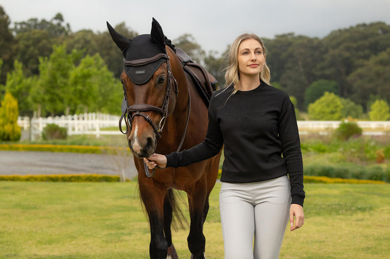 Indlæs billede i Gallery Viewer, SS26 Christina Crew Sweat Black
