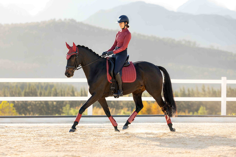 Indlæs billede i Gallery Viewer, Suede Dressage Square Russet
