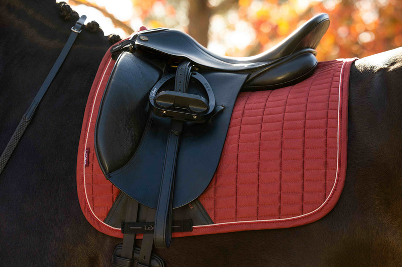 Indlæs billede i Gallery Viewer, Suede Dressage Square Russet
