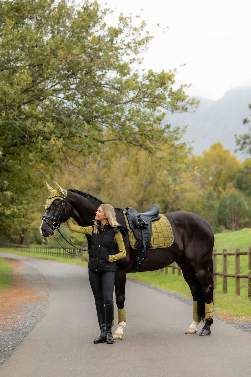 Indlæs billede i Gallery Viewer, Suede Dressage Square Gooseberry
