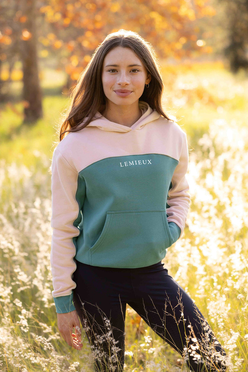 Indlæs billede i Gallery Viewer, Young Rider Sadie Hoodie Aloe
