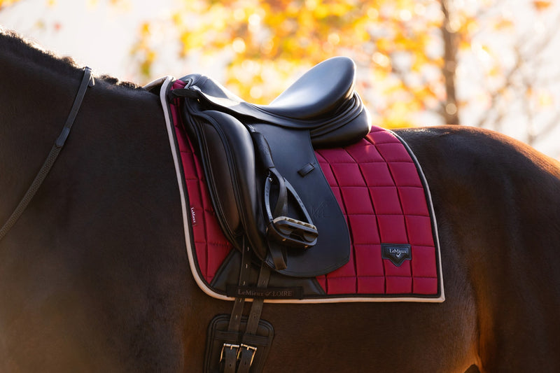 Indlæs billede i Gallery Viewer, AW24 Loire Classic Dressage Square Ember
