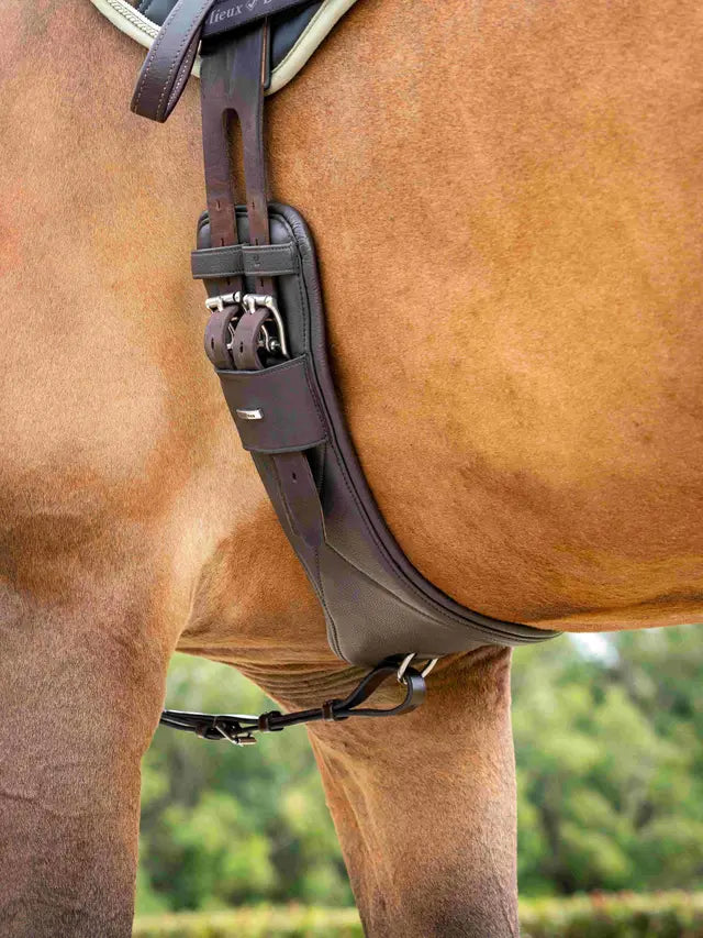 Indlæs billede i Gallery Viewer, LM CORE Arika Contoured Dressage Girth Brown
