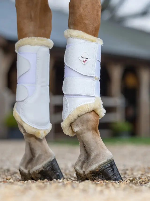 Indlæs billede i Gallery Viewer, LM(F) CORE Fleece Lined Brushing Boots White
