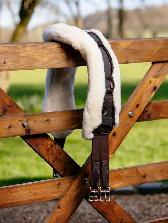 Indlæs billede i Gallery Viewer, LM(F) CORE Merino+ Anatomic Jumping Girth Cover Natural
