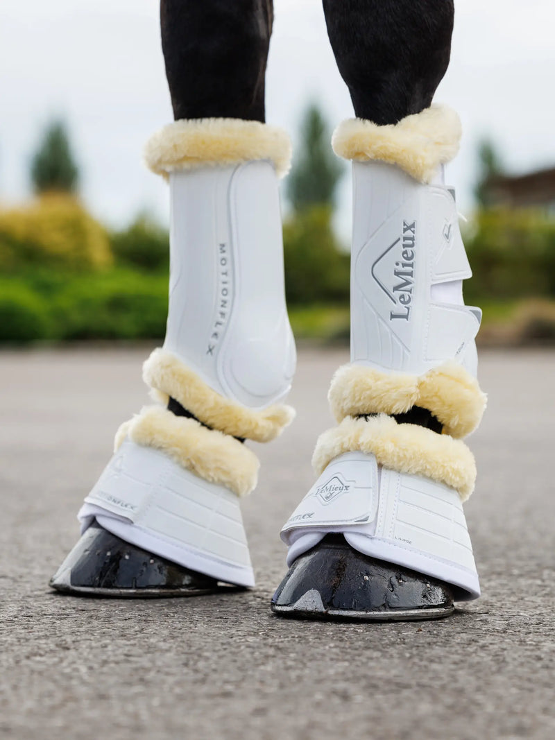 Indlæs billede i Gallery Viewer, LM(F) CORE Motionflex Over Reach Boot with Fur Edge White
