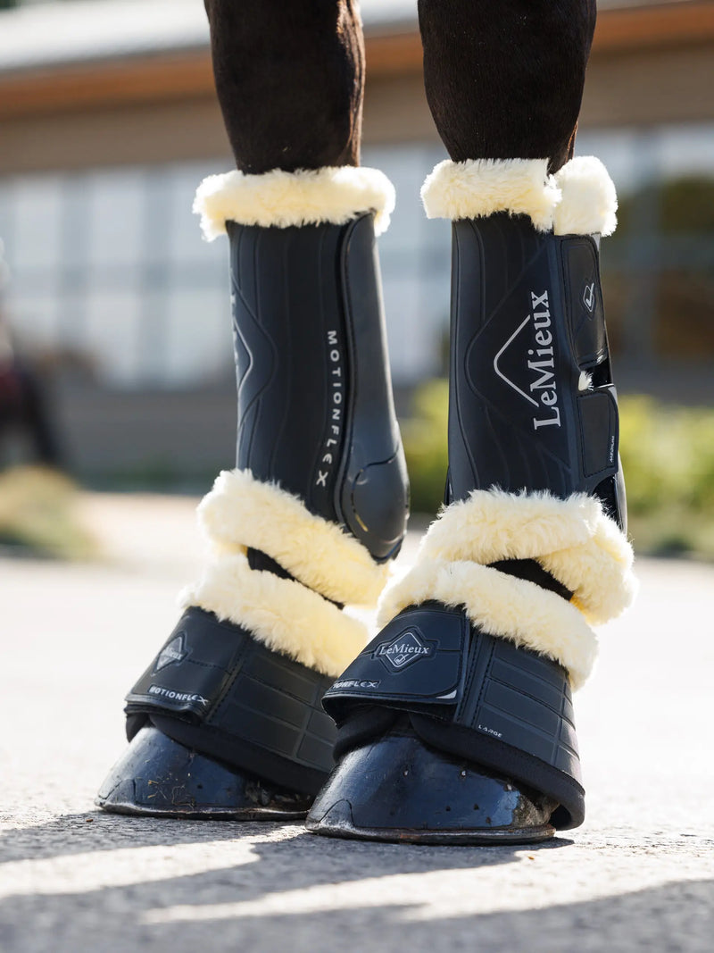 Indlæs billede i Gallery Viewer, LM(F) CORE Motionflex Over Reach Boot with Fur Edge Black
