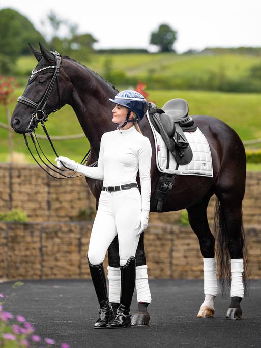 Loire Dressage Square White - Black