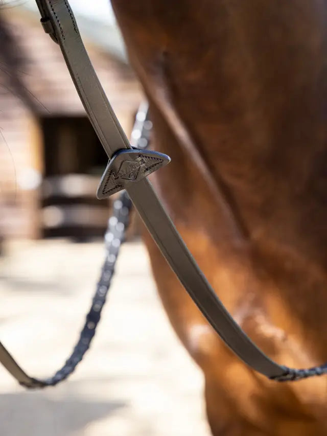 Indlæs billede i Gallery Viewer, LM(F) CORE Leather Laced Reins Black/Silver
