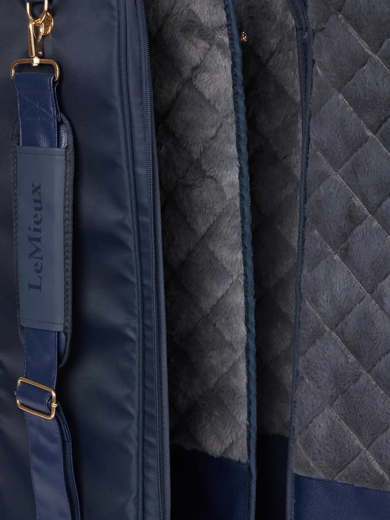 Indlæs billede i Gallery Viewer, LM Luxe Boot Bag, Navy
