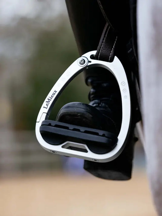 LM(F) CORE Junior Vector Balance Stirrup Aluminium