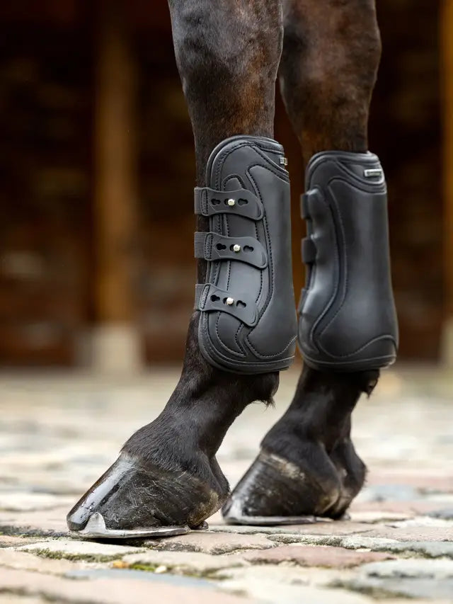 Indlæs billede i Gallery Viewer, LM(F) CORE Capella 3 Strap Tendon Boots Black

