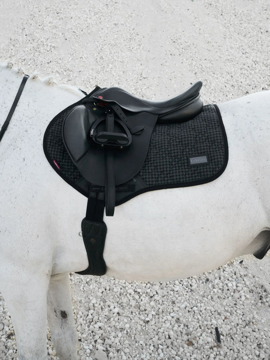 LM Aspen Close Contact Square