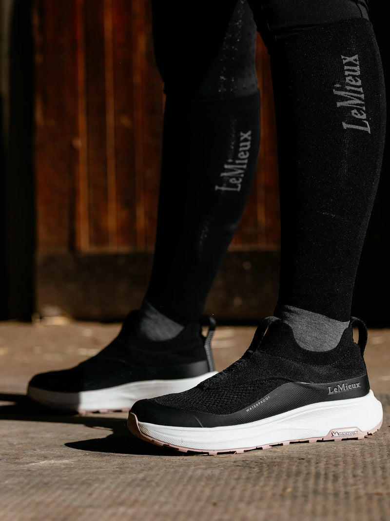 Indlæs billede i Gallery Viewer, LM Kanta Slip On Waterproof Trainers Black
