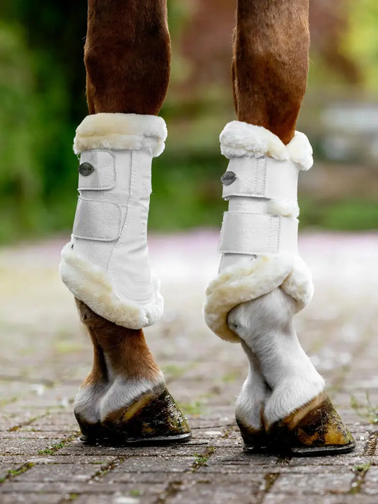 LM Brilliance Fleece Edged Brushing Boot White
