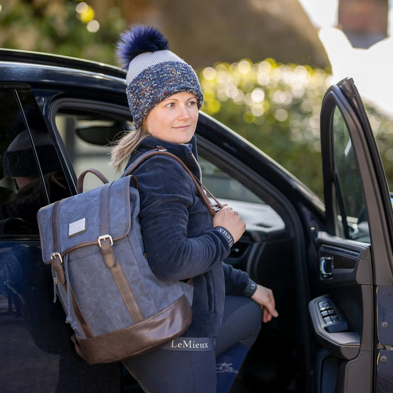 Indlæs billede i Gallery Viewer, LeMieux Luxury Canvas Rucksack Navy
