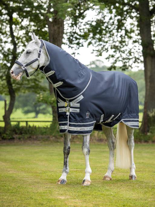 Indlæs billede i Gallery Viewer, LM Arika Featherweight Rug 0g Navy
