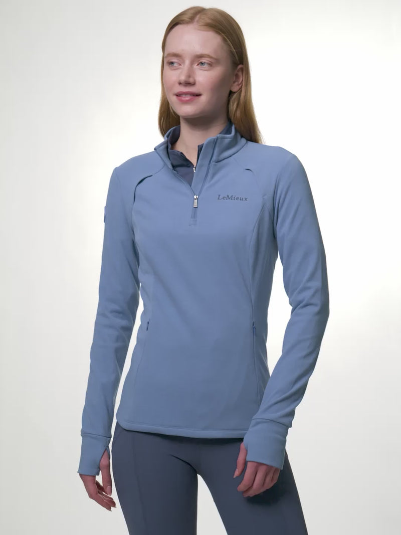 Indlæs og afspil video i Gallery Viewer, SS26 Frances Quarter Zip Fleece Powder Blue
